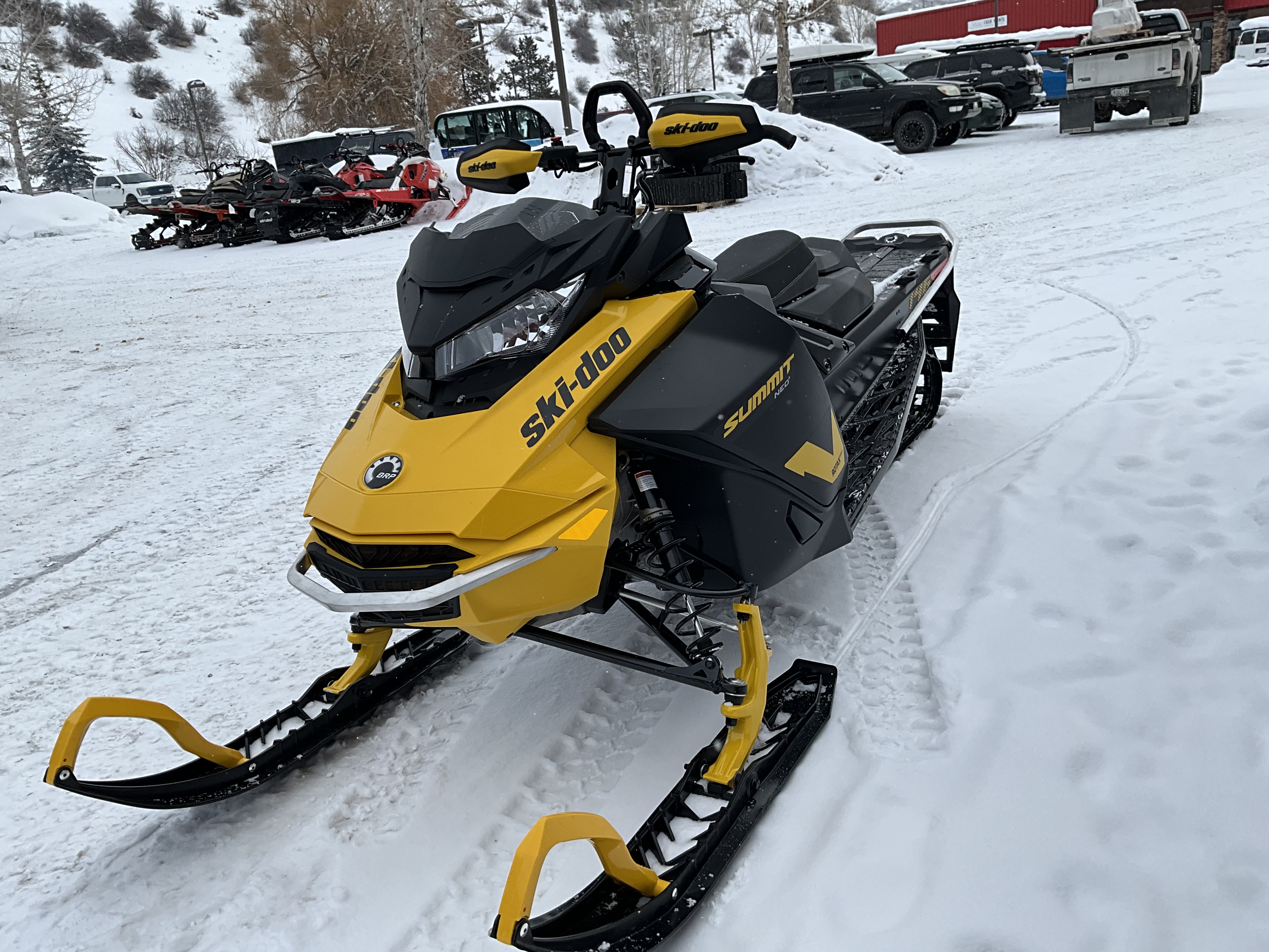 2025 Ski-Doo SM SUM NEOP 6EFI E BK HAC 146 1.75 25 600 EFI 85 Snowmobile