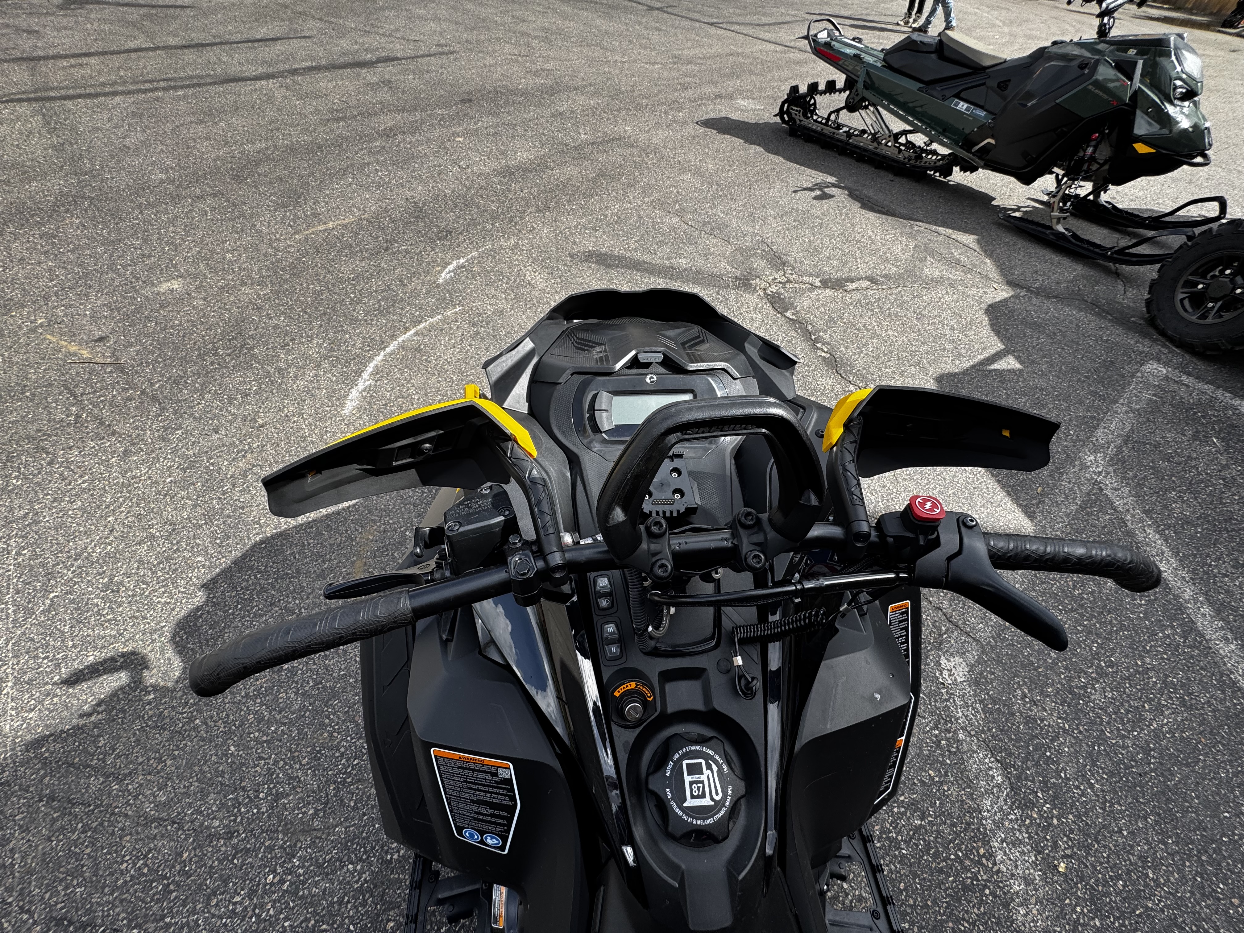 2025 Ski-Doo SM SUM NEOP 6EFI E BK HAC 146 1.75 25 600 EFI 85 Snowmobile