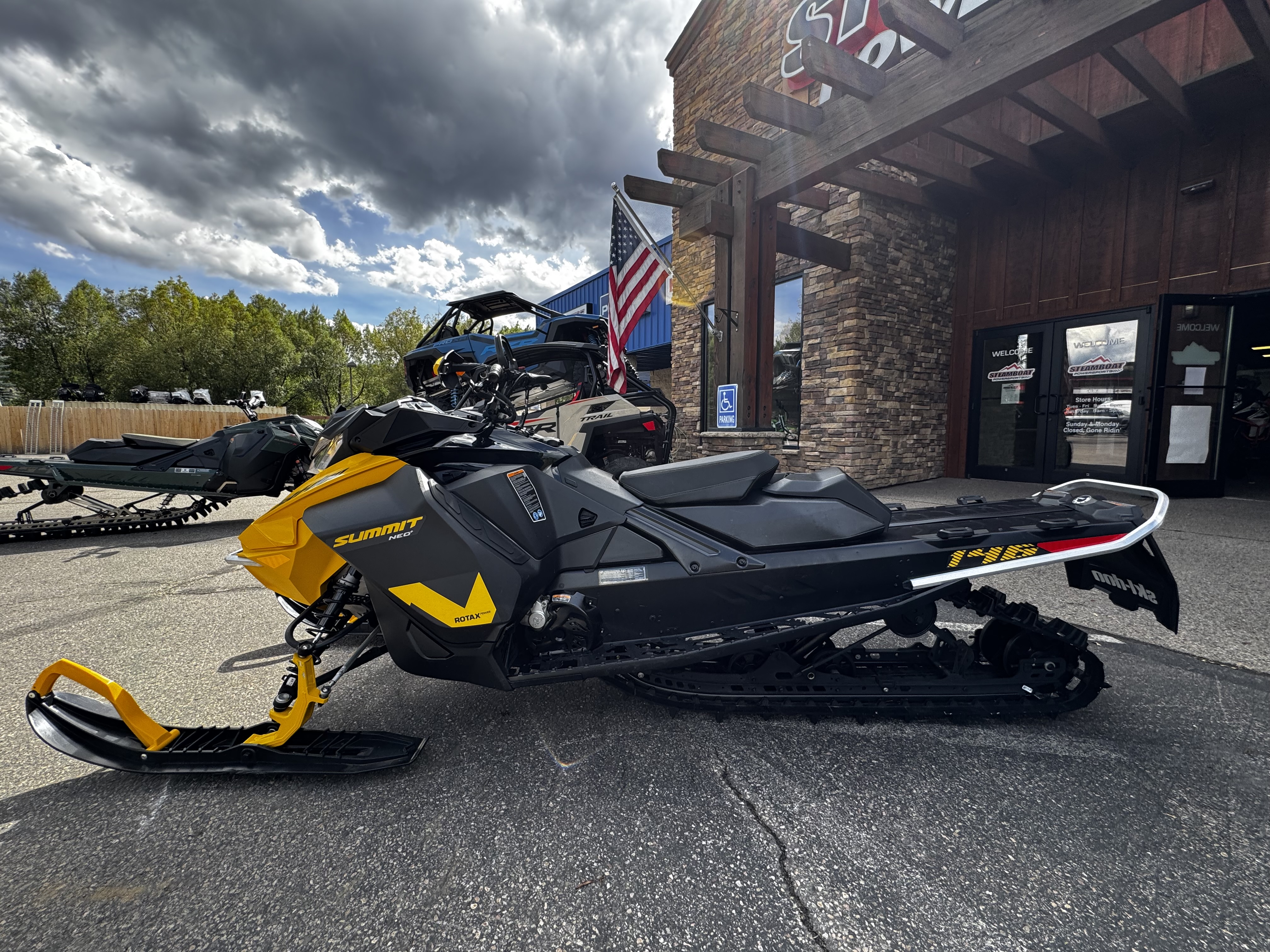 2025 Ski-Doo SM SUM NEOP 6EFI E BK HAC 146 1.75 25 600 EFI 85 Snowmobile