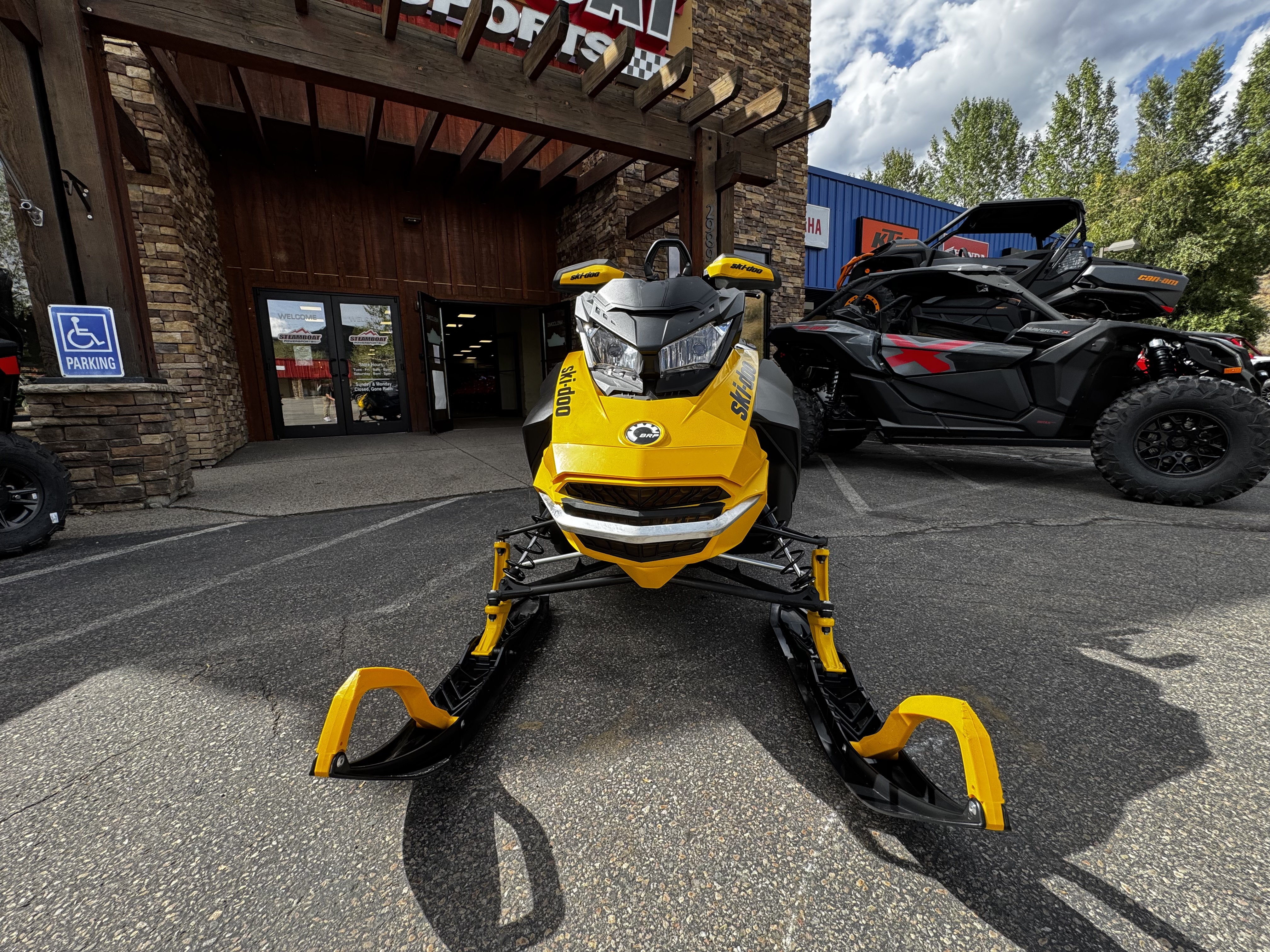 2025 Ski-Doo SM SUM NEOP 6EFI E BK HAC 146 1.75 25 600 EFI 85 Snowmobile