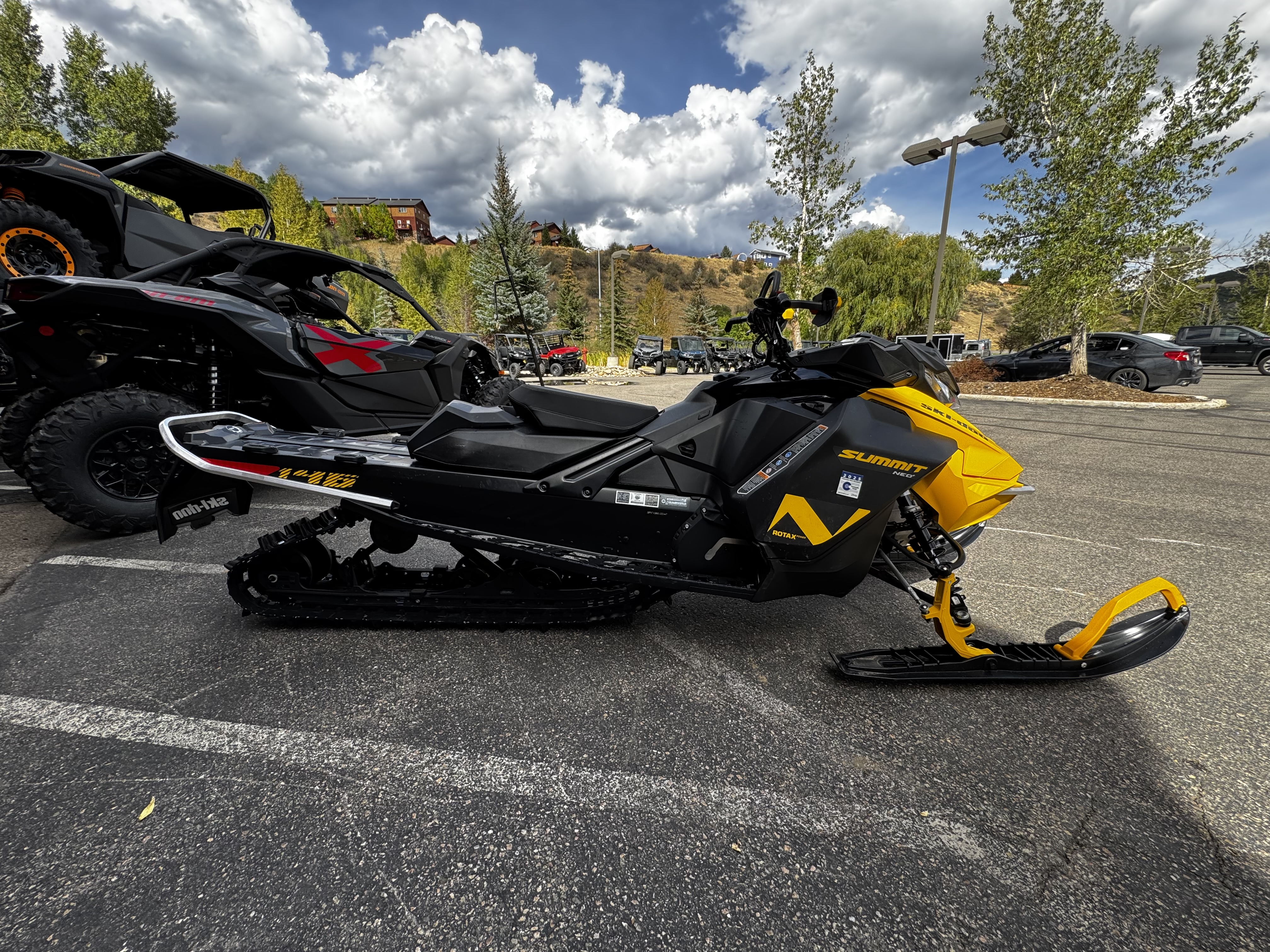 2025 Ski-Doo SM SUM NEOP 6EFI E BK HAC 146 1.75 25 600 EFI 85 Snowmobile