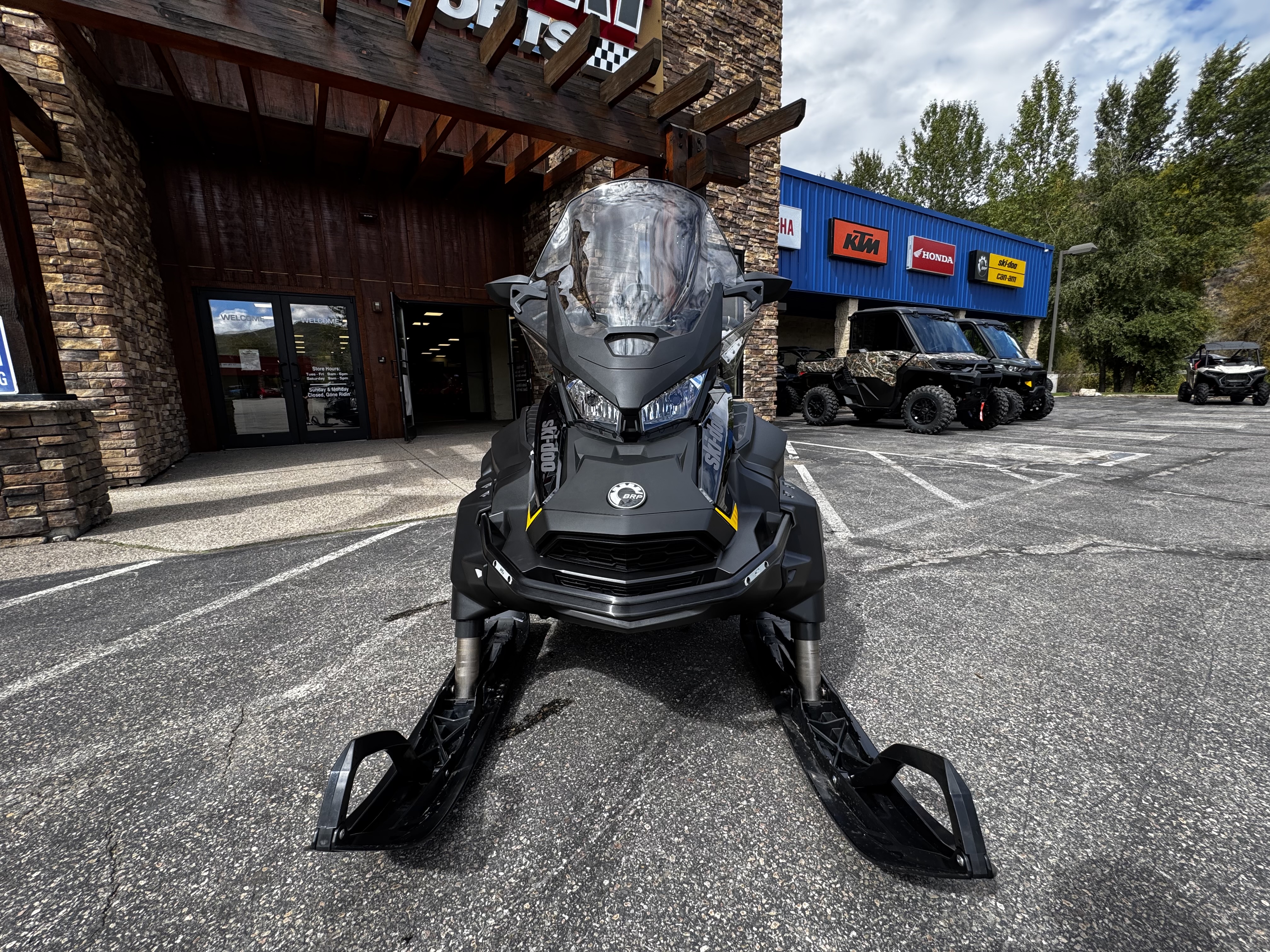 2026 Ski-Doo SKANDIC LE 900ACE 24" Snowmobile