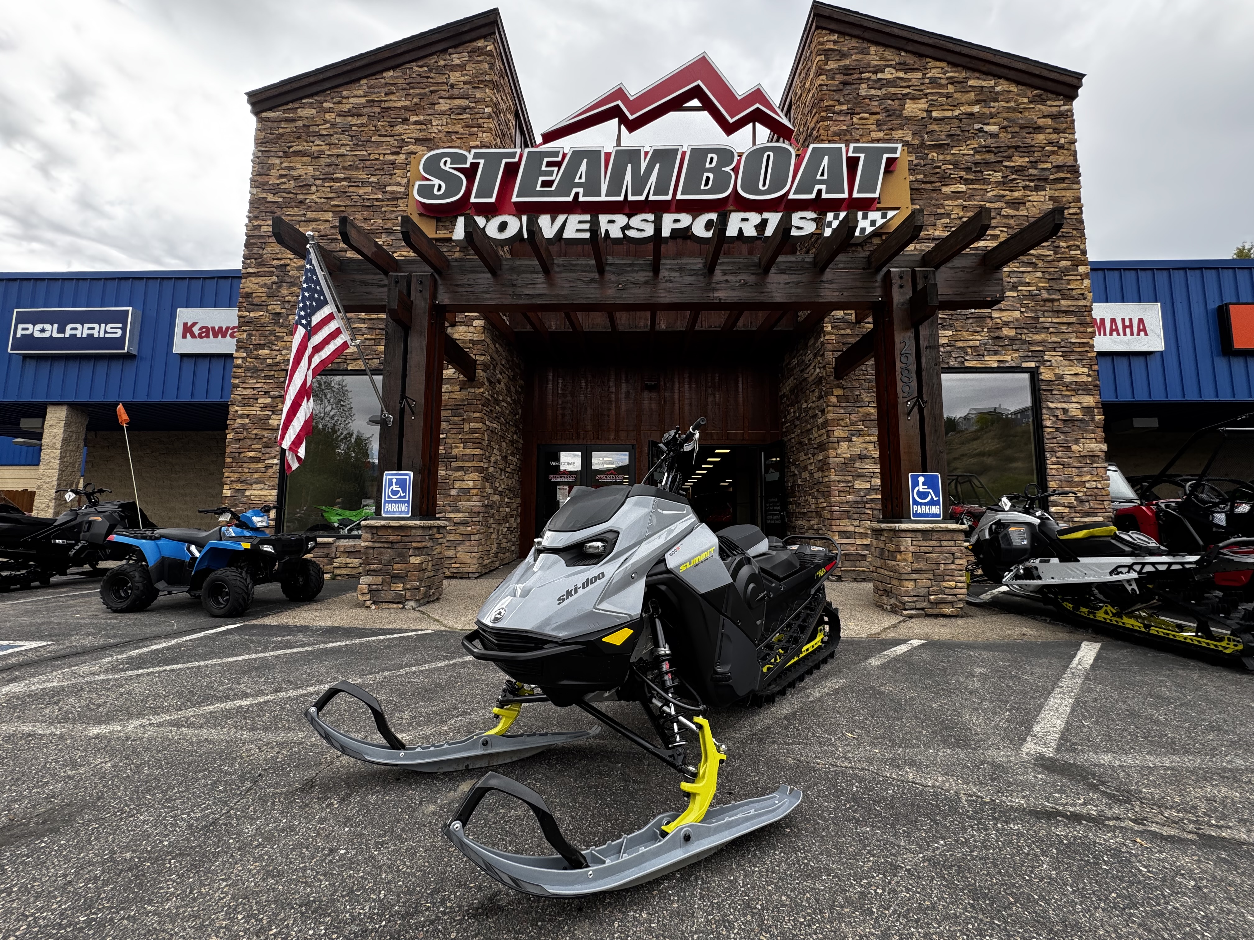 2026 Ski-Doo SUMMIT EDGE 600R 146 Snowmobile