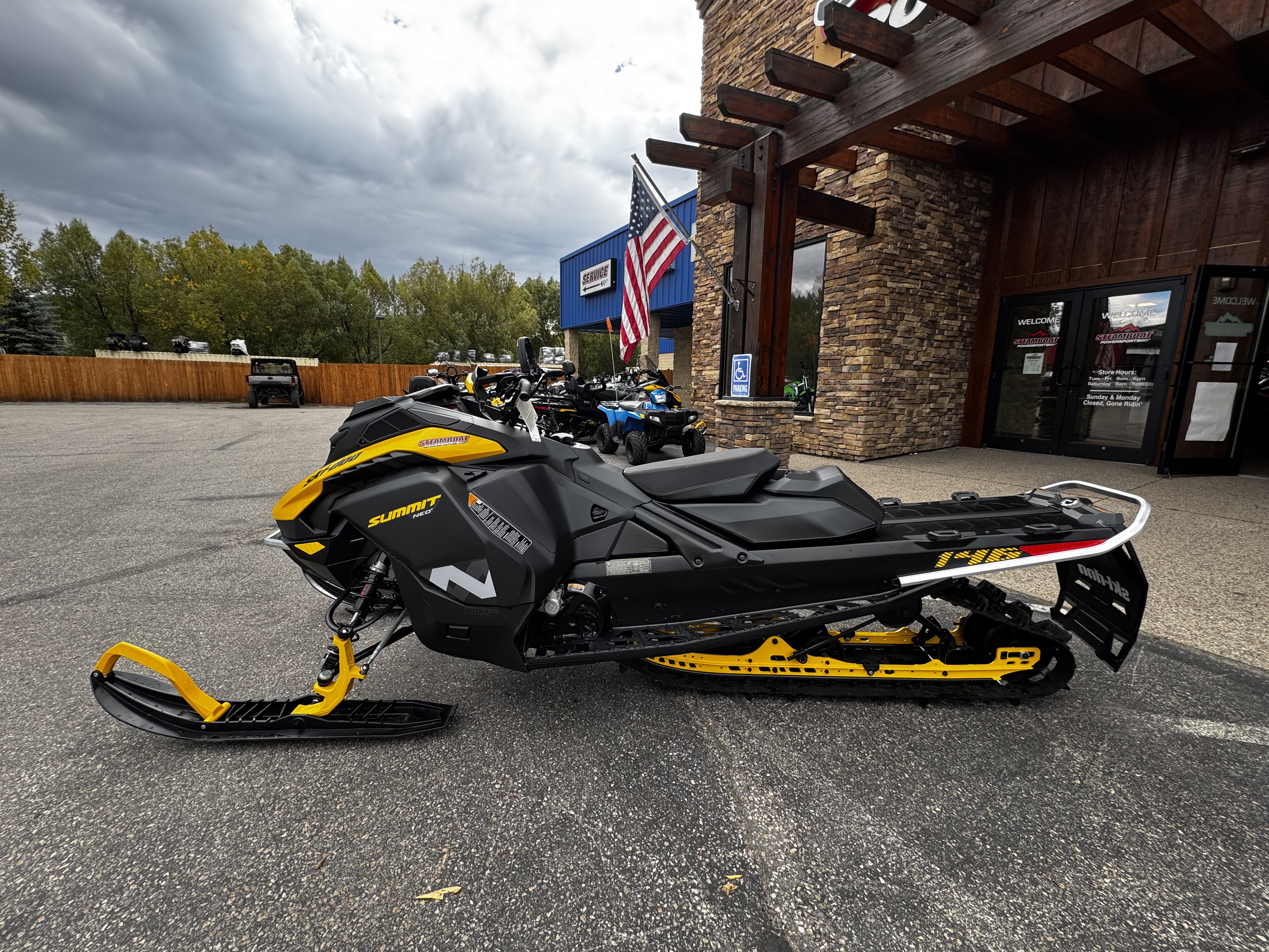 2026 Ski-Doo SUMMIT NEO PLUS 600 146 1.75 Snowmobile