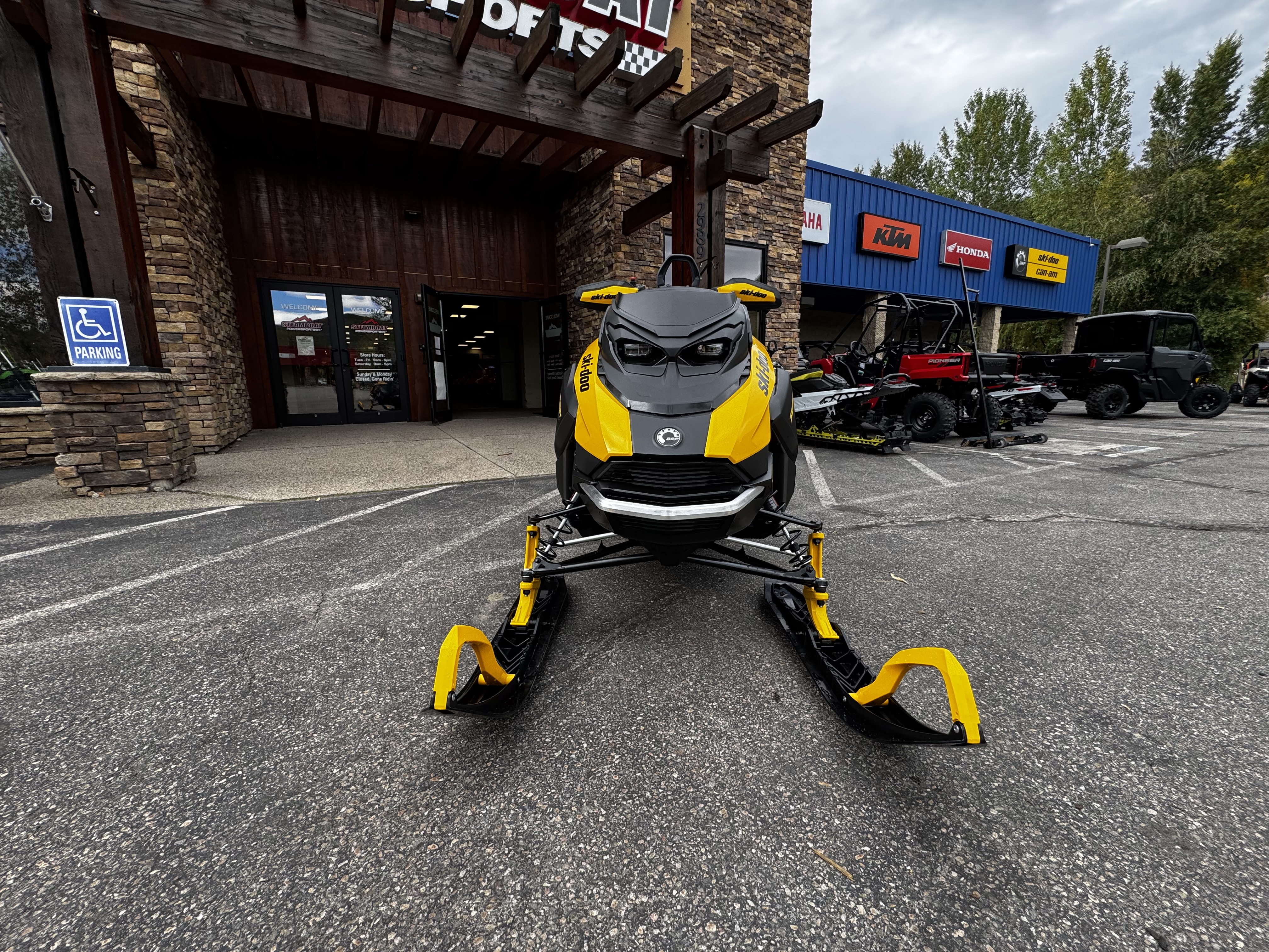 2026 Ski-Doo SUMMIT NEO PLUS 600 146 1.75 Snowmobile