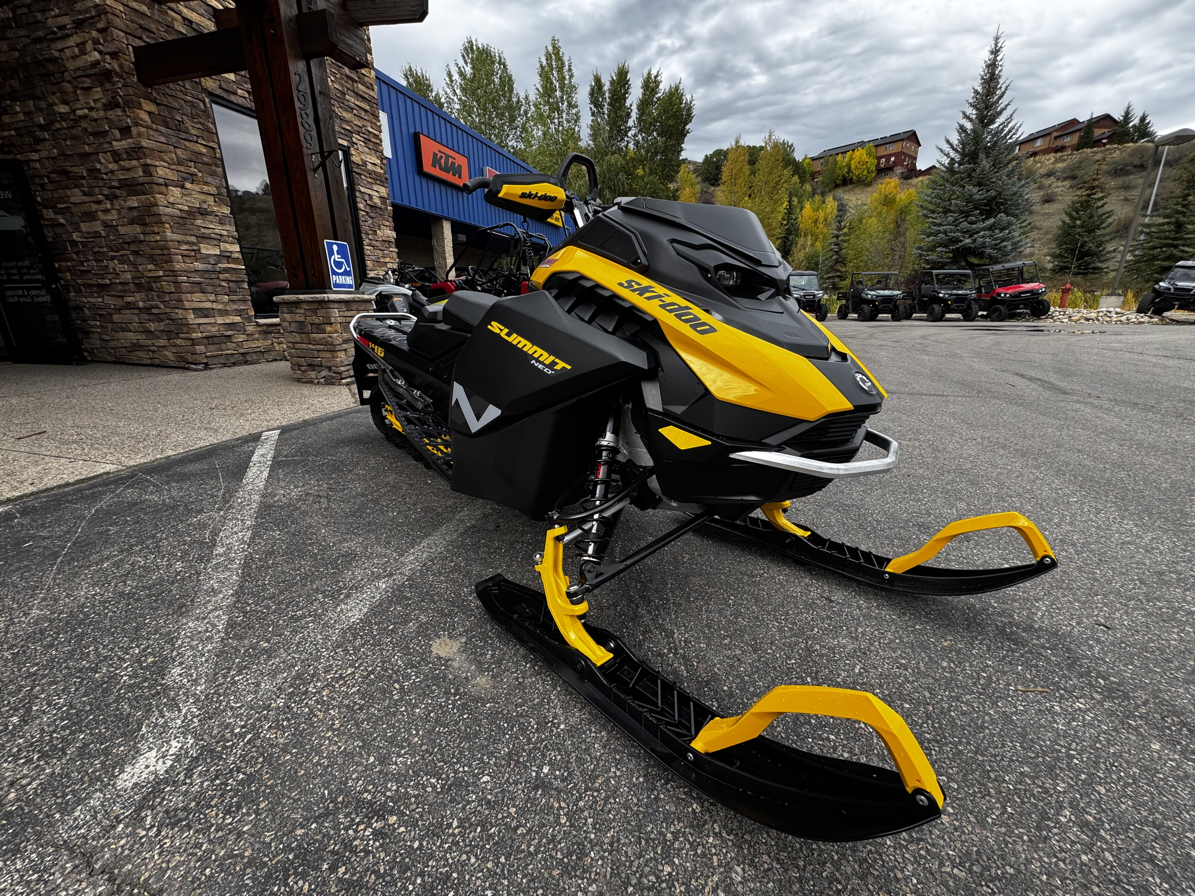 2026 Ski-Doo SUMMIT NEO PLUS 600 146 1.75 Snowmobile