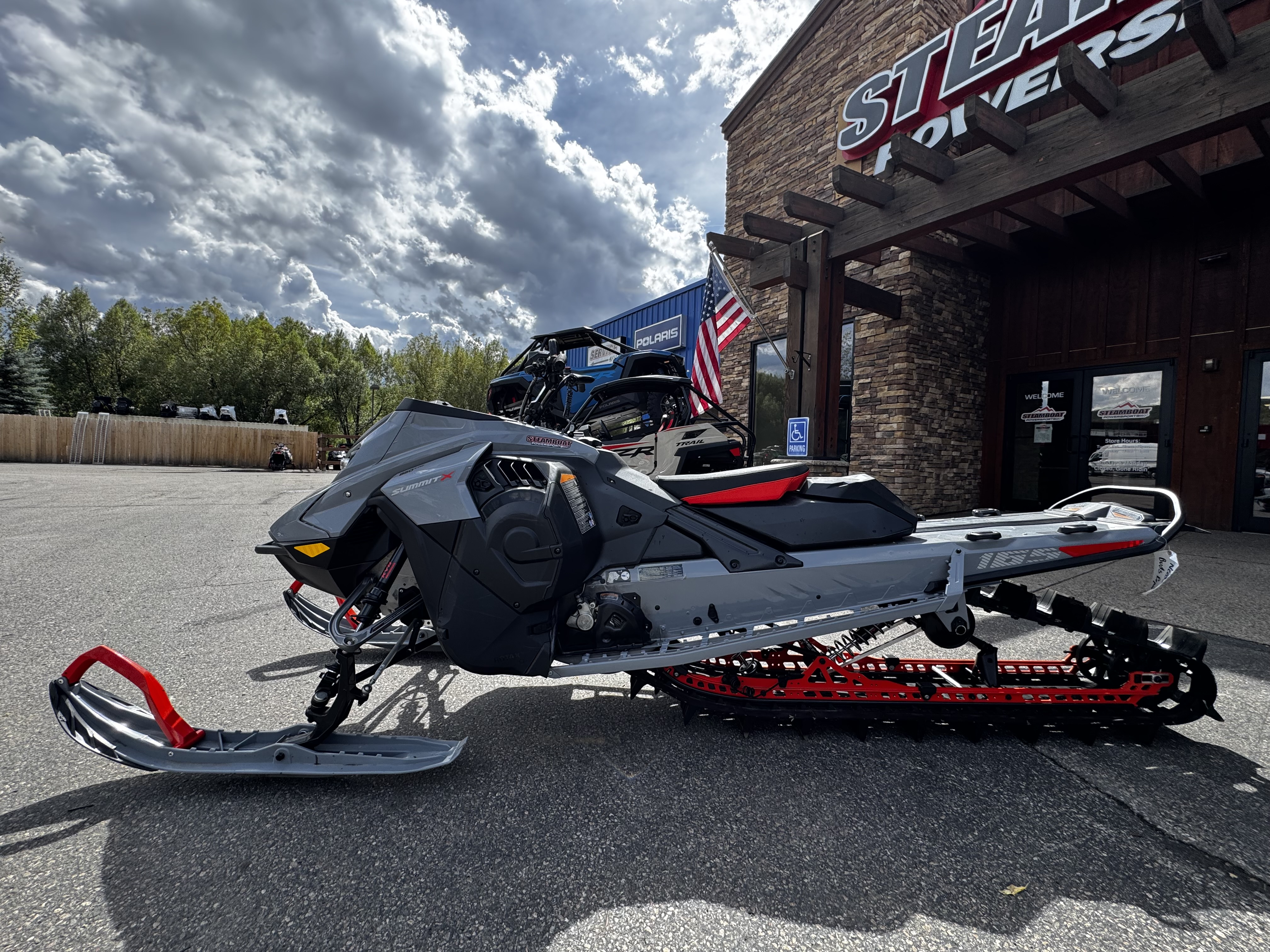 2026 Ski-Doo SUMMIT X 850 10.25 165 3.0 Snowmobile