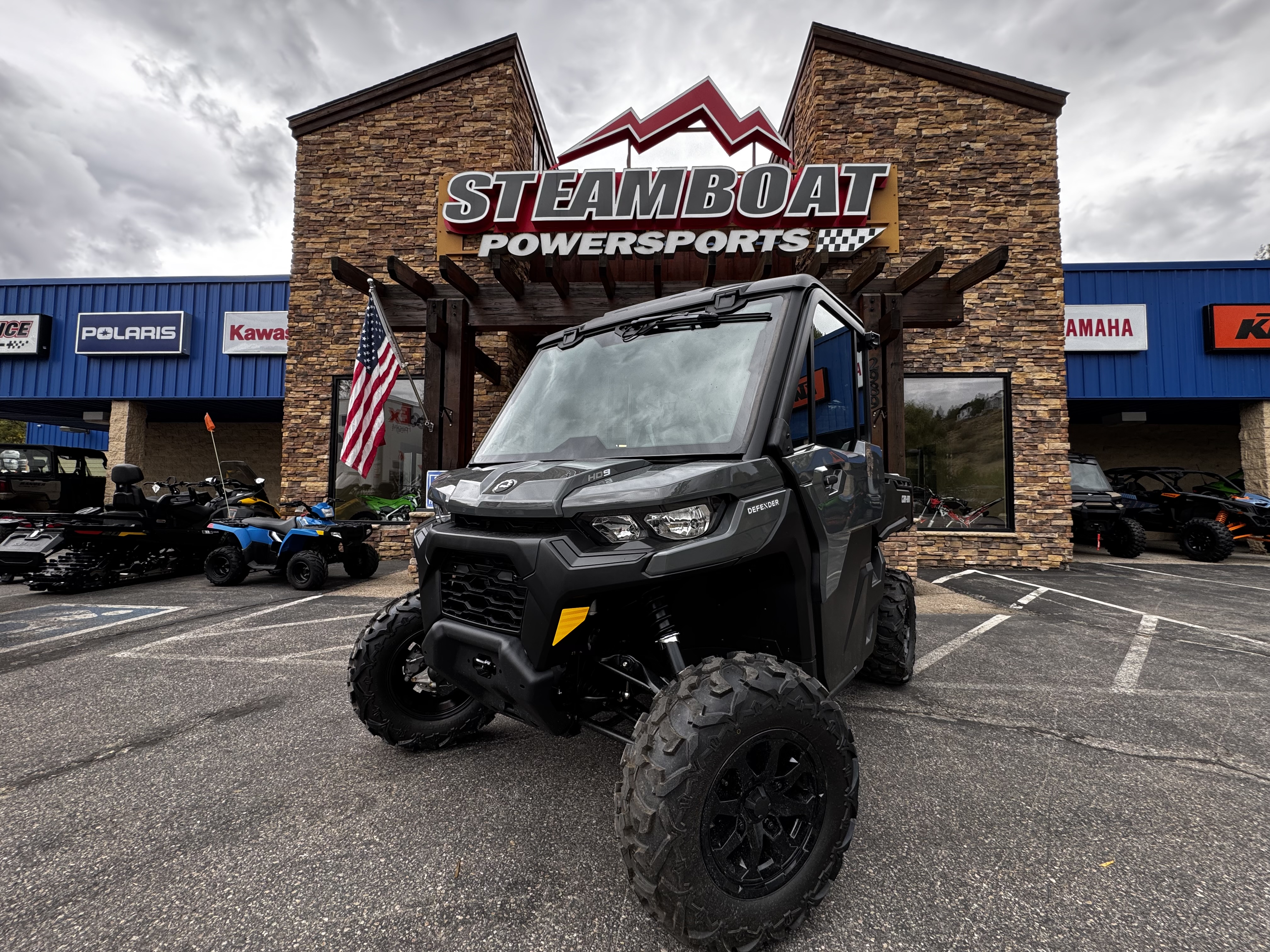 2027 Can-Am DEFENDER CAB DPS HD9 — photo 1 of 12