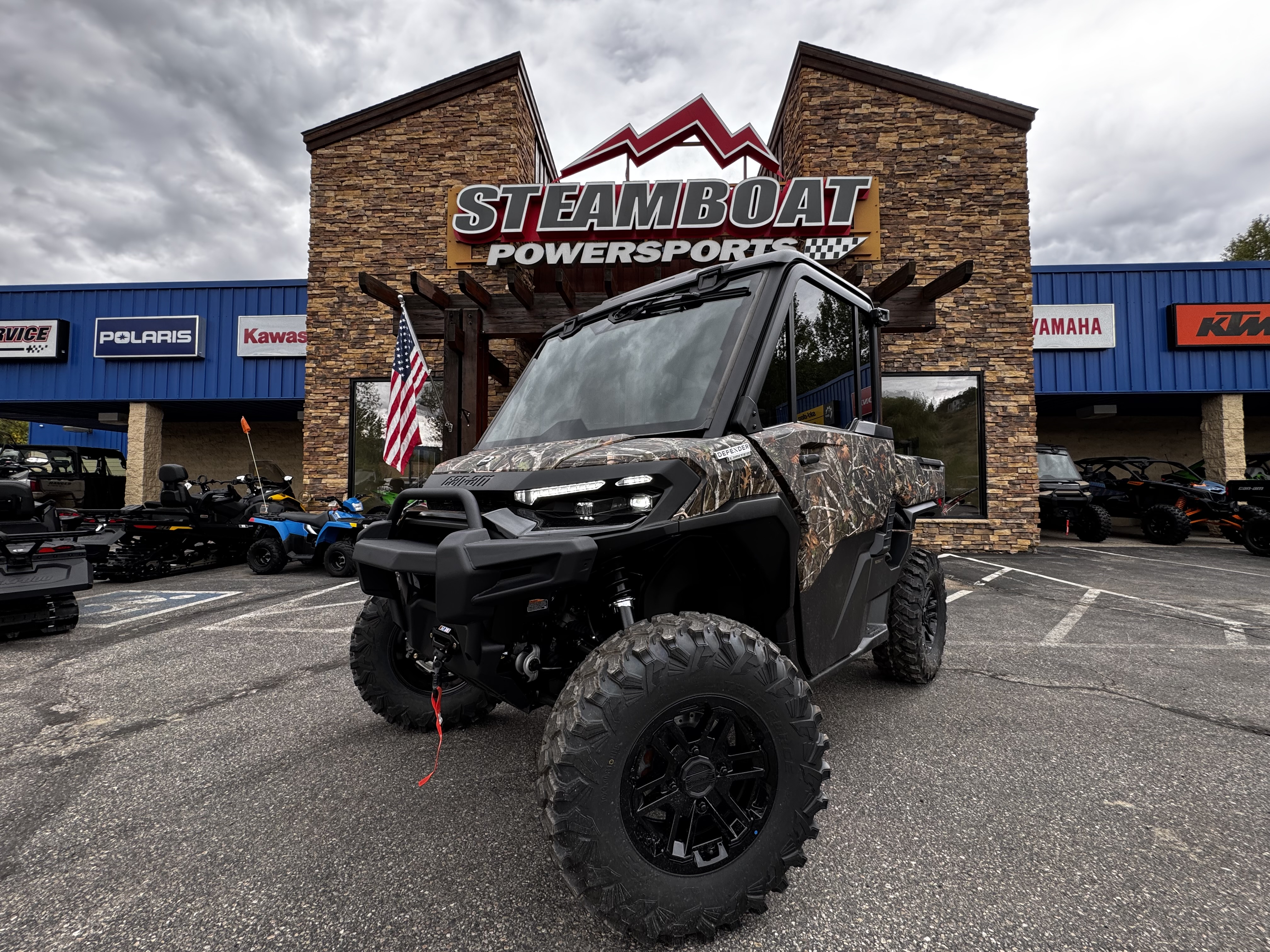 2027 Can-Am DEFENDER LTD HD11