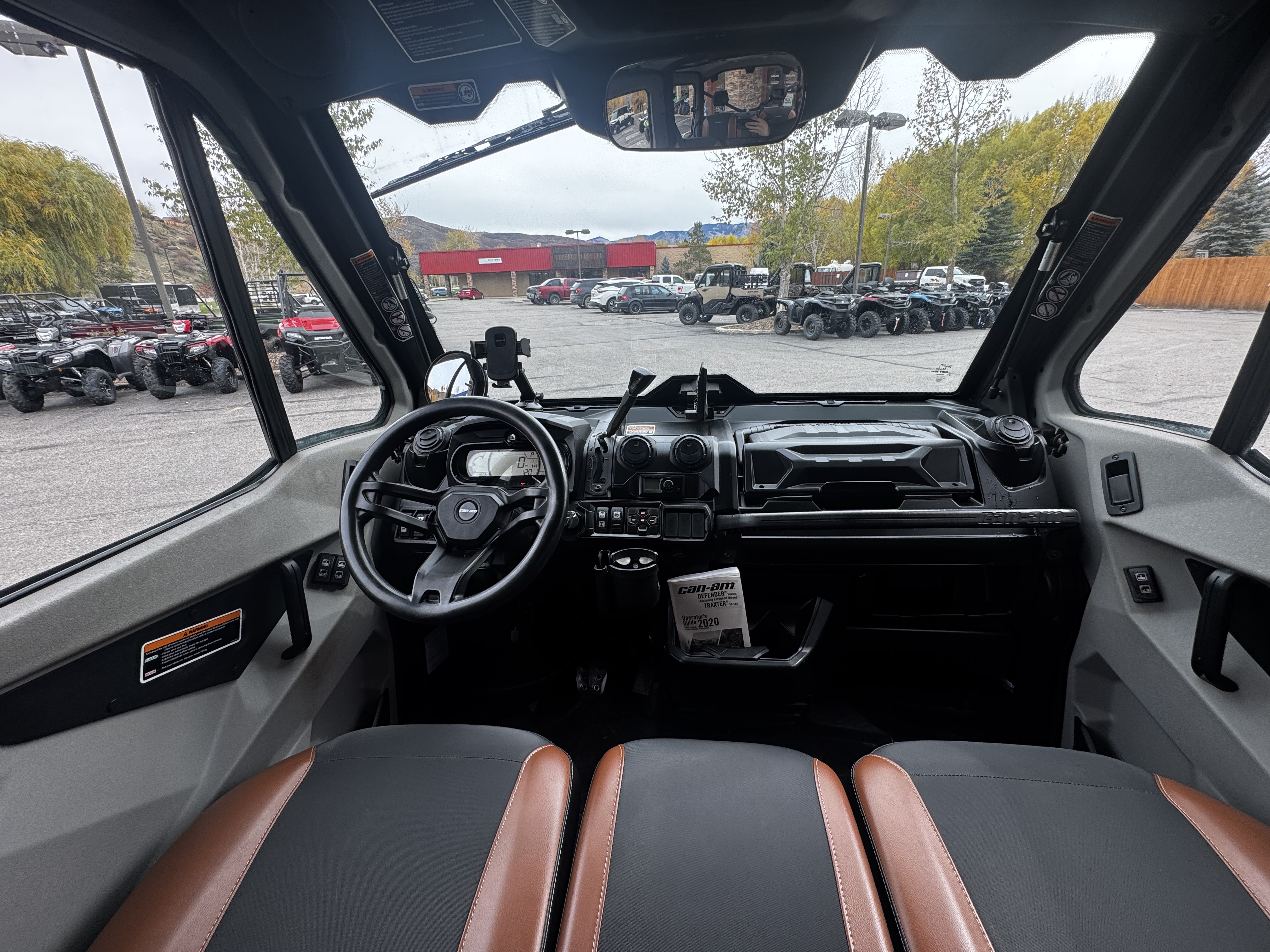 2022 Can-Am DEFENDER MAX LIMITED CAB HD10 Side x Side