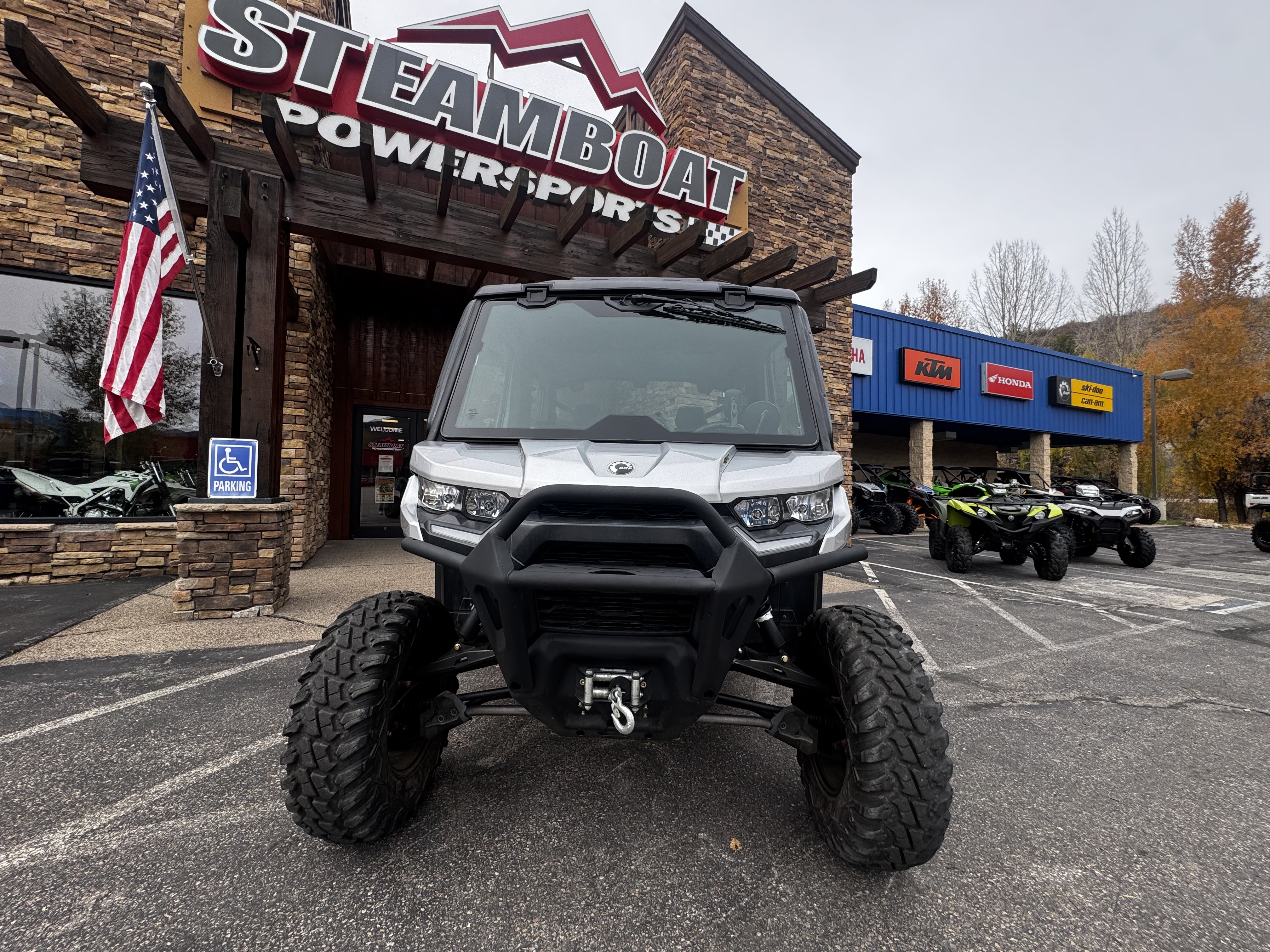 2022 Can-Am DEFENDER MAX LIMITED CAB HD10 Side x Side